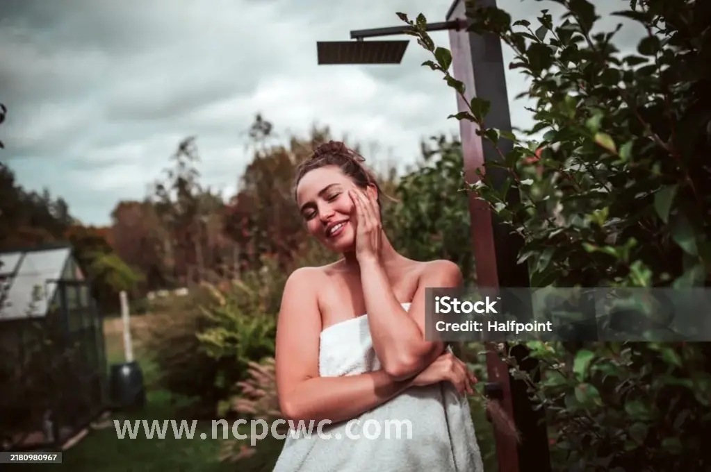 桑拿房热气腾腾的场景