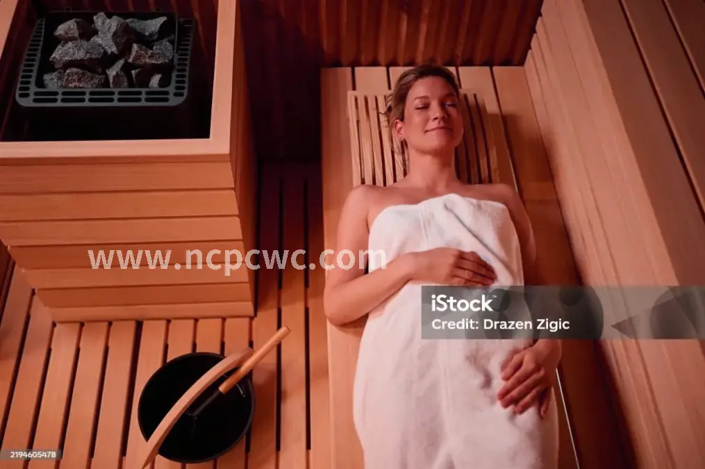 按摩球放松肩颈