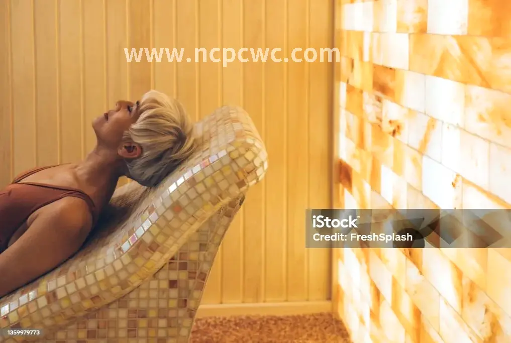 桑拿后放松的场景