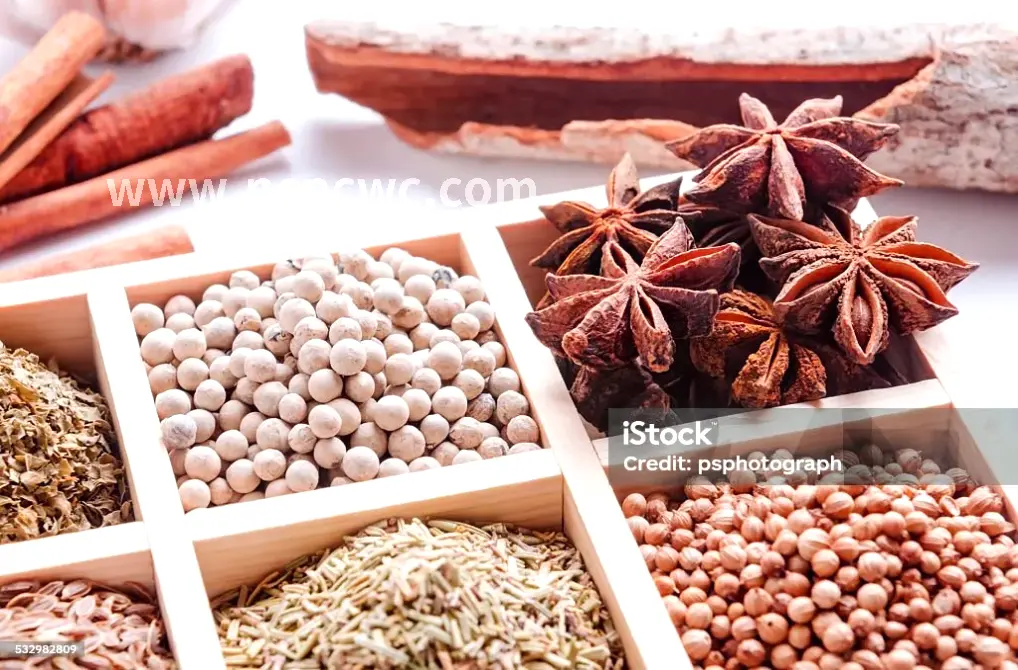 高温桑拿房内的蒸汽