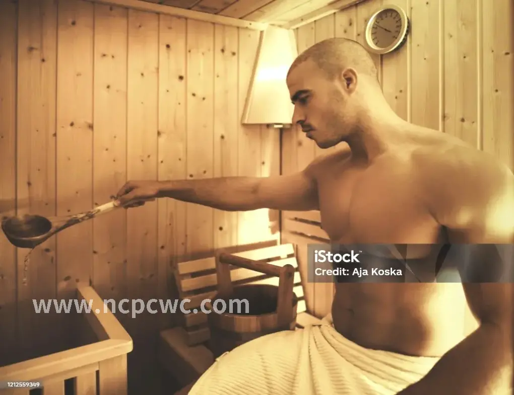 桑拿房内的蒸汽